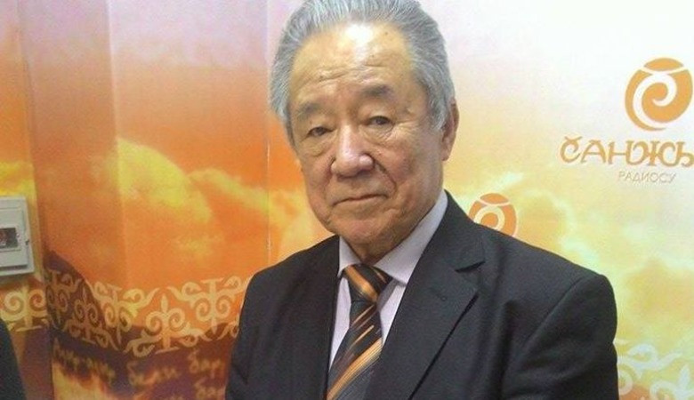 Улукмырза Полотов: Улуттук колоритти сактап ырдагандар аз