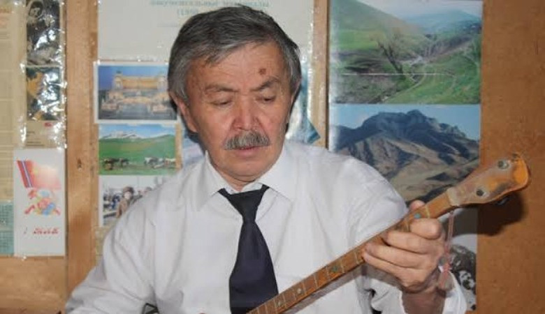 Сүрөтчү Жоомарт Кыдыралиевдин бейнесине сүртүмдөр